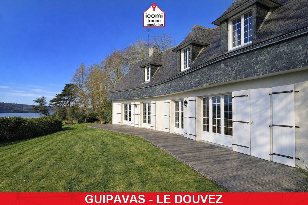 A VENDRE - PROPRIETE T7 DE 250 M² SUR 4000M² DE TERRAIN - VUE MER - TERRAIN ARBORE - RARE
